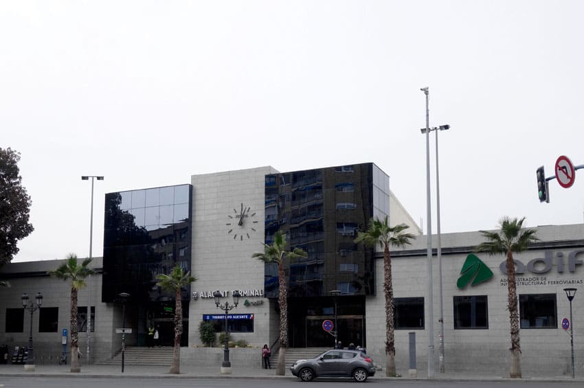 Alquiler de coches en Alicante Estacion de Tren: BCO Bookings